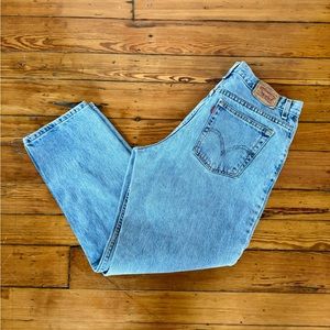 Levi's 550 Light Wash Jeans | 16 L